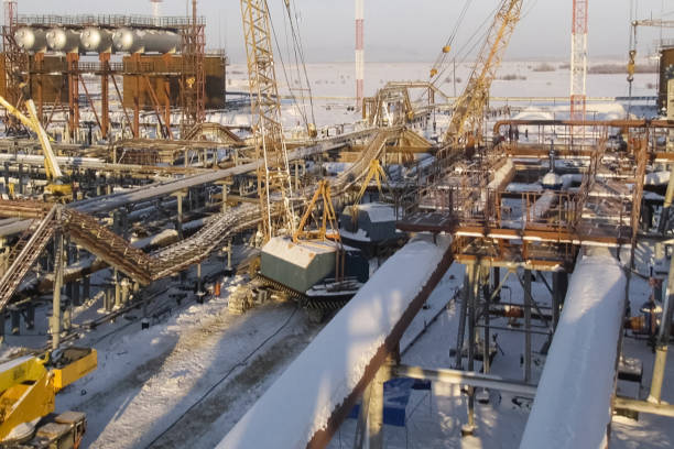 oil refinery construction of an oil industrial facility - petrolium tanker imagens e fotografias de stock