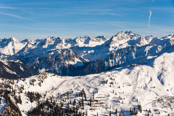 narciarstwo alpejskie - ośrodek narciarski alp austriackich. koncepcja sportów zimowych. - silvretta zdjęcia i obrazy z banku zdjęć
