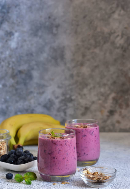 banana, blueberry and granola smoothies. detox menu. - blueberry smoothie milk shake drink imagens e fotografias de stock