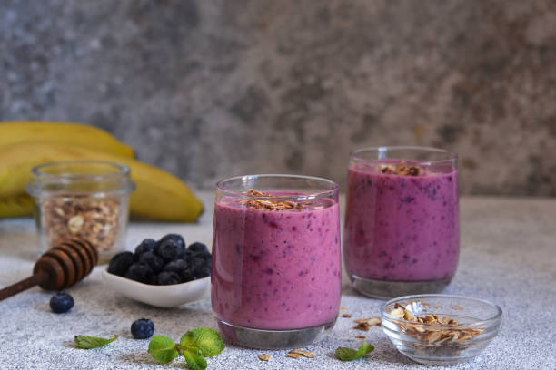 banana, blueberry and granola smoothies. detox menu. - blueberry smoothie milk shake drink imagens e fotografias de stock