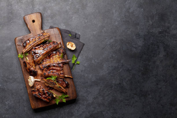 barbecue beef ribs with bbq sauce sliced - sparerib imagens e fotografias de stock