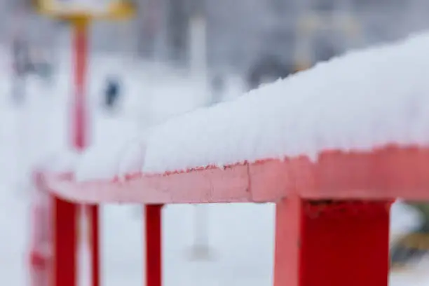 Photo of A thick layer of snow poured on the railing