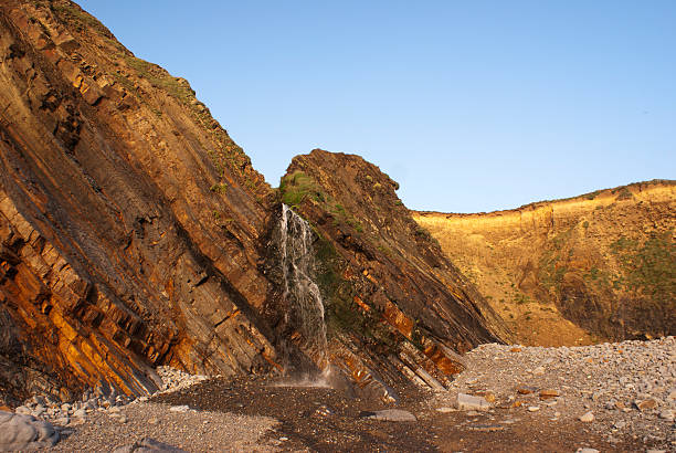 sandymouth beach et de falaises, north cornwall en angleterre - bude photos et images de collection