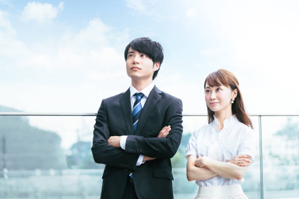 Men and women with folded arms (business image)