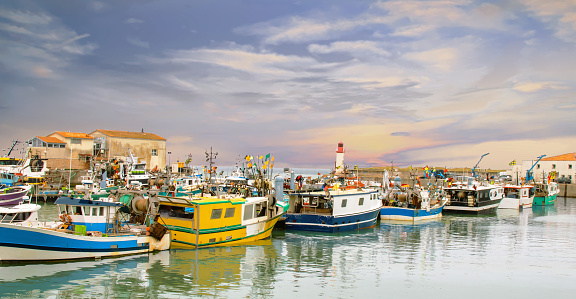 Shooting of the port of La Cotinière on the island of Oléron, the first artisanal fishing port in the department and 7th in France, at 18/135, 200 iso, f 14, 1/160 second