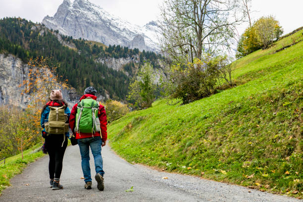 fare avventura e rilassarsi dalle attività quotidiane - muerren foto e immagini stock