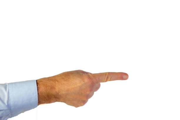 main gauche d'un homme dans la chemise bleue légère d'affaires avec l'index tendu dehors pointant vers quelque chose, fond blanc, espace de copie - streched out photos et images de collection