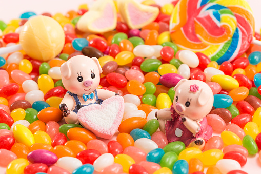 A pair of piggy dolls in many candies