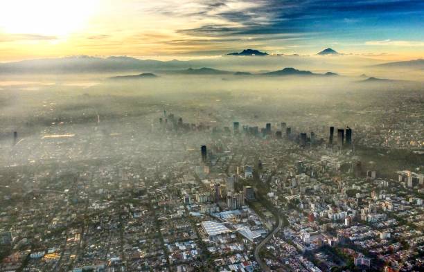 smog de la ciudad de méxico - smog mexico mexico city air pollution fotografías e imágenes de stock