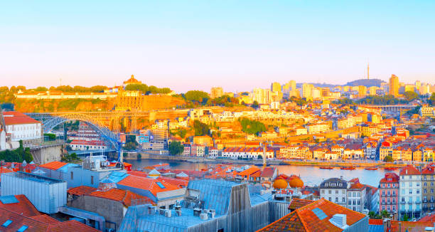 istock Panorama Porto Villa Nova Gaia 1201012346