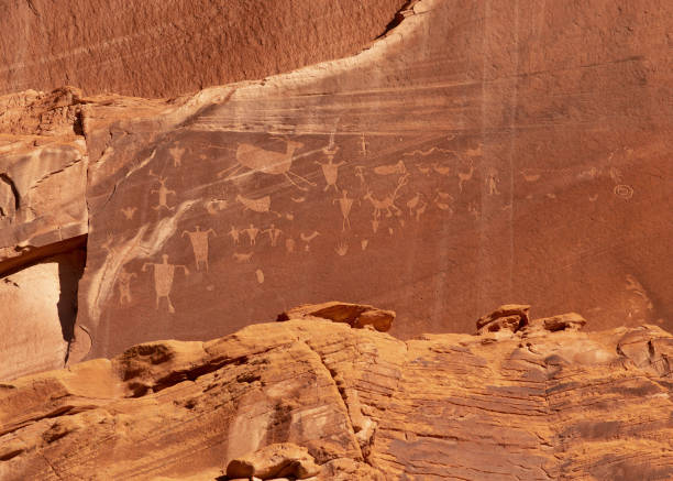 istock Ancient Pueblo Cliff Dwellings at Canyon de Chelly 1201039398