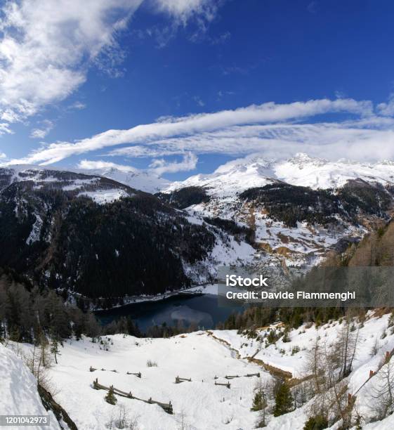 Lago Disola - Fotografie stock e altre immagini di Alpi - Alpi, Ambientazione esterna, Blu