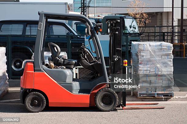 フェリートラック - フォークリフト車のストックフォトや画像を多数ご用意 - フォークリフト車, 日本, 新聞