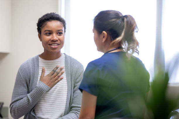 Nurse explaining good news to female patient Nurse explaining good news to female patient emergency room photos stock pictures, royalty-free photos & images