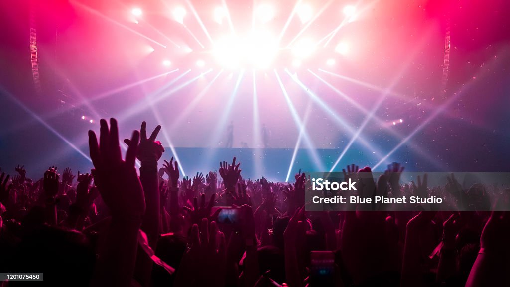 Happy People Dance in Nightclub Party Concert - Foto de stock de Festival de música libre de derechos