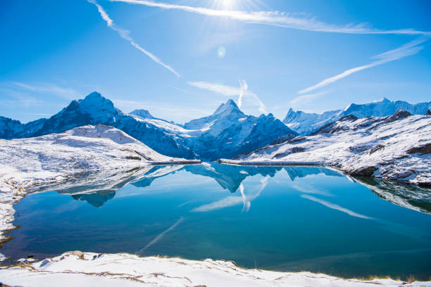 suisse, reflet du lac firist bachalsee. - switzerland mountain glacier european alps photos et images de collection