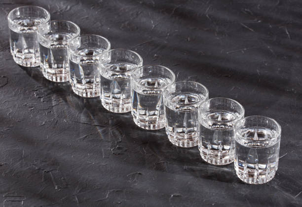 восемь стаканов воды в день - water glass glasses number 8 стоковые фото и изображения