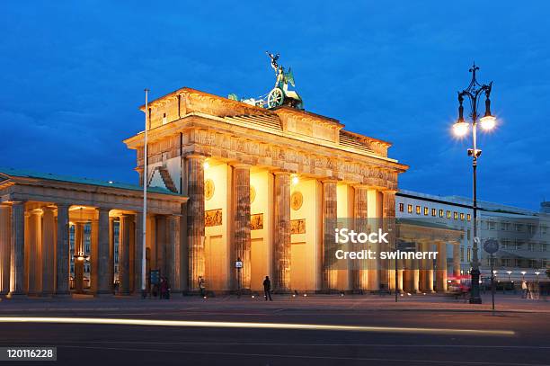 Бранденбургские Ворота В Берлине — стоковые фотографии и другие картинки Бранденбургские ворота - Бранденбургские ворота, Архитектура, Без людей