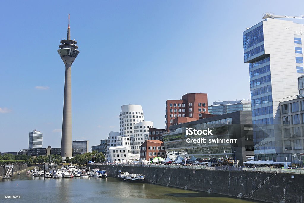 Rheinturm tower Dusseldorf - Foto de stock de Dusseldorf royalty-free