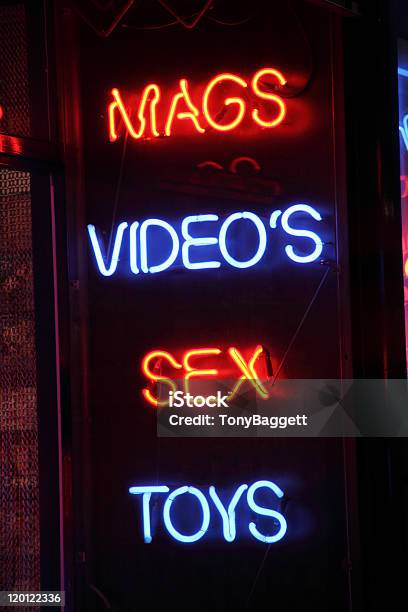 Licenza Di Sex Shop In Un Quartiere A Luci Rosse - Fotografie stock e altre immagini di Segnale - Segnale, Sex shop, Notte