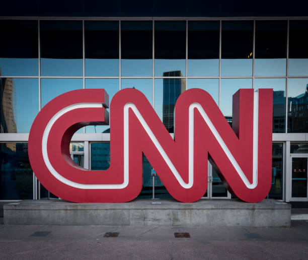 cnn-logo in der zentrale - cnn stock-fotos und bilder