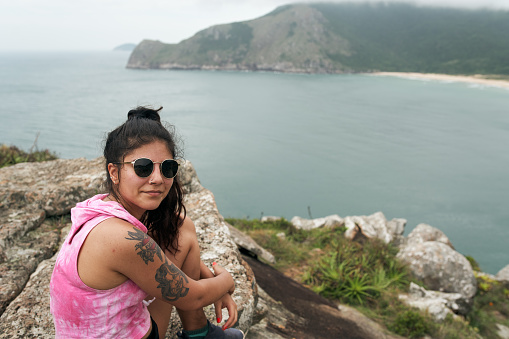 Mujer Senderismo en Lagoinha do Leste Footpath- Florianópolis, Santa Catarina Brasil photo
