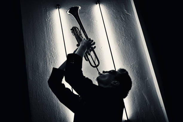 the trumpet player at the jazzclub - trumpet musical instrument brass band classical music imagens e fotografias de stock