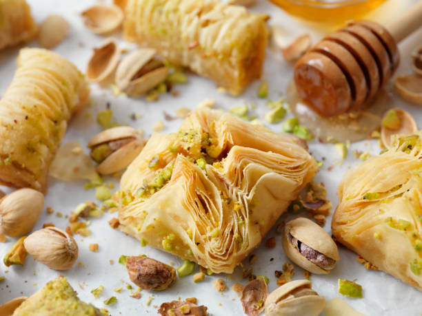 baklava - filo pastry stock-fotos und bilder