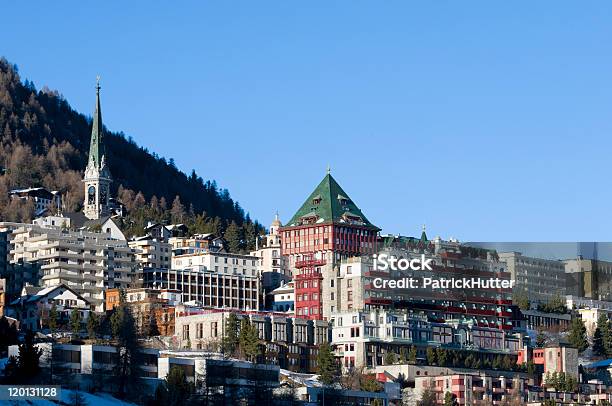 Alpine Cosmopolita De La Ciudad Foto de stock y más banco de imágenes de Hotel - Hotel, Sankt Moritz, Aire libre