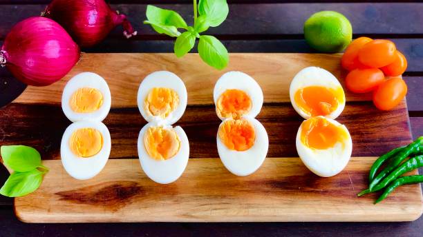 uovo da duro a morbido bollito - hard cooked egg foto e immagini stock