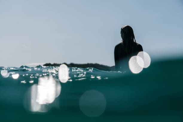 istock Silhouette surf woman defocused 1201342340
