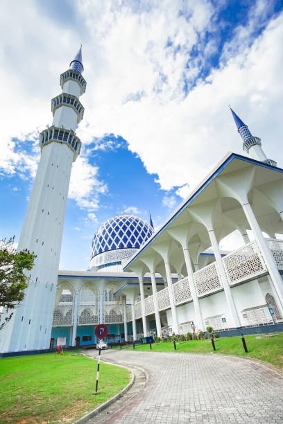 istock Sultan Salahuddin Abdul Aziz Shah Mosque in Shah Alam 1201344565