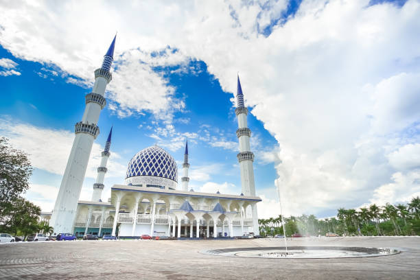 istock Sultan Salahuddin Abdul Aziz Shah Mosque in Shah Alam 1201344568