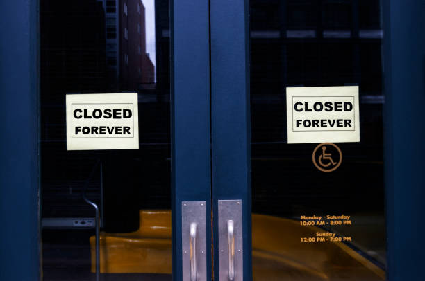 closed forever - going out of business closed business closed for business fotografías e imágenes de stock