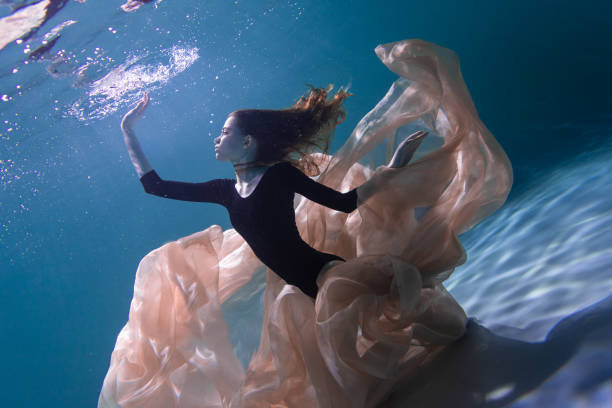 Vestido De La Sirenita - Banco de fotos e imágenes de stock - iStock Vestido De La Sirenita - Banco de fotos e imágenes de stock - iStock