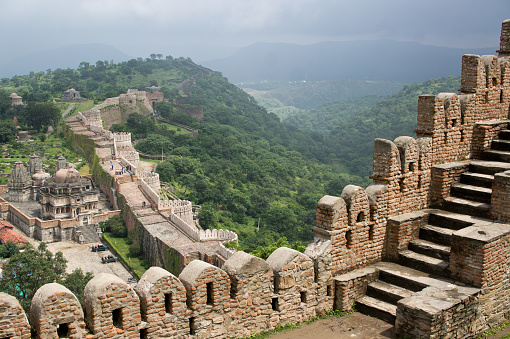 It is a Mewar fortress on the westerly range of Aravalli Hills.