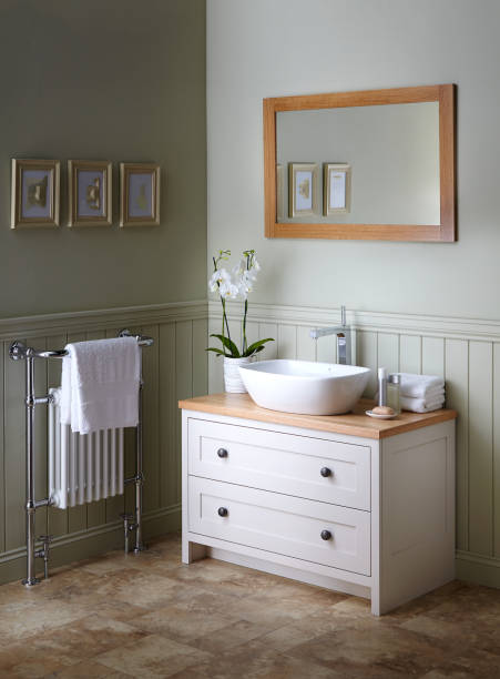 wnętrze łazienki w klasycznym stylu - medicine cabinet bathroom sink mirror zdjęcia i obrazy z banku zdjęć