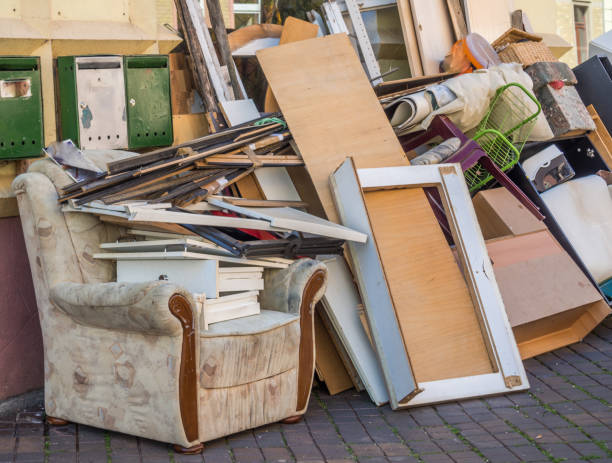 déchets encombrants sur la route - obsolète photos et images de collection