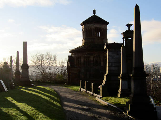 necrópolis histórica de glasgow - uk cathedral cemetery day fotografías e imágenes de stock