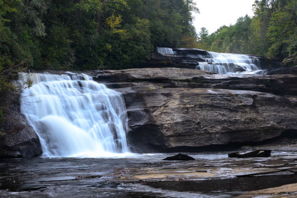 triple falls in the dupont state recreational forest - triple falls fotos imagens e fotografias de stock