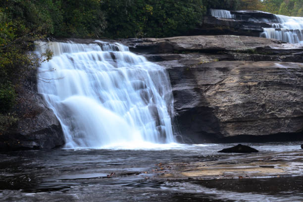 triple falls in the dupont state recreational forest - triple falls fotos imagens e fotografias de stock