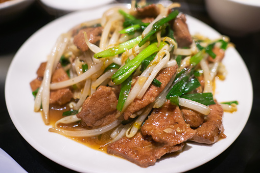 stir-fried liver and garlic chives