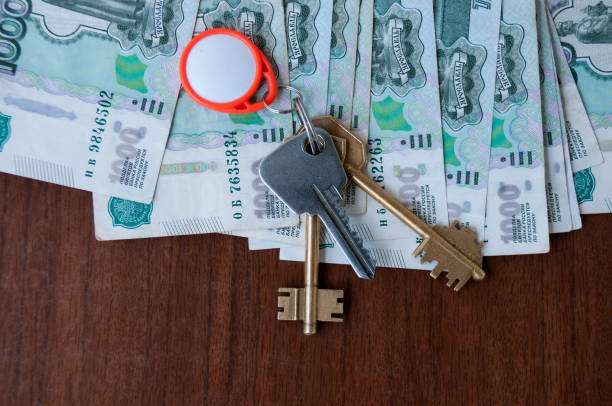 istock On the table is a bunch of keys and Russian banknotes worth a thousand rubles 1201552218