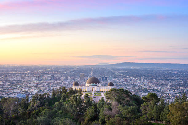 griffith observatory and los angeles at sunrise - office building car industrial district business imagens e fotografias de stock