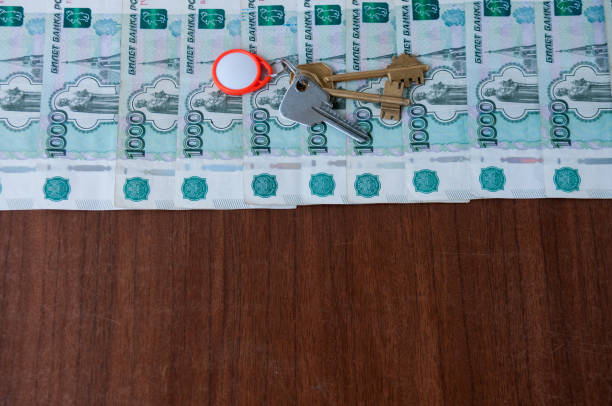 istock On the table is a bunch of keys and Russian banknotes worth a thousand rubles 1201553938