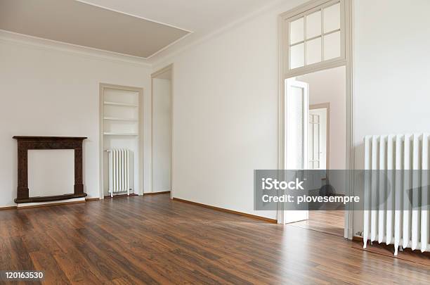 Enovated Apartment Leer Stockfoto und mehr Bilder von Heizkörper - Heizkörper, Parkett, Wohnzimmer
