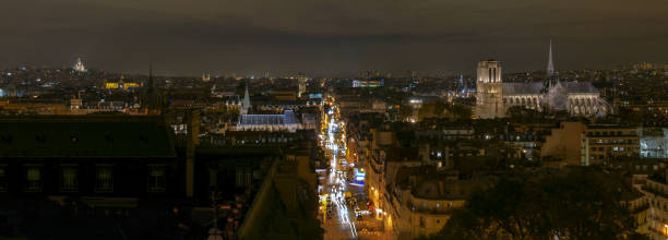 panorama paryża, widok z lotu ptaka, w nocy, iluminacje na katedrze notre dame, najświętszym sercu montmartre - église saint eustache zdjęcia i obrazy z banku zdjęć