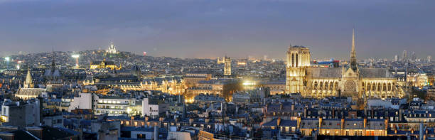 Paris, panoramic view from above, from Sainte-Chapelle to Notre Dame, at night Paris, panoramic view from above, from the Sainte-Chapelle to Notre-Dame, at night, illuminations église saint eustache stock pictures, royalty-free photos & images