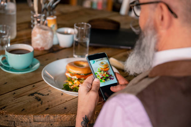 istock Sharing Lunch With Social Media 1201650924