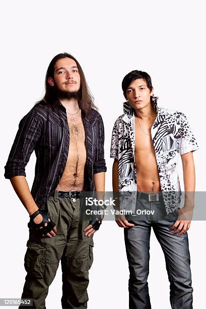 Dos Hombres Jóvenes Foto de stock y más banco de imágenes de 20 a 29 años - 20 a 29 años, Adulto, Adulto joven